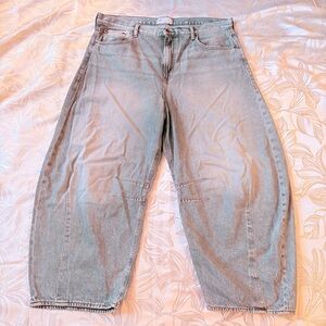 GAP Light Blue Denim Wash Horseshoe Style Jeans - Size 34 Plus (Oversized)